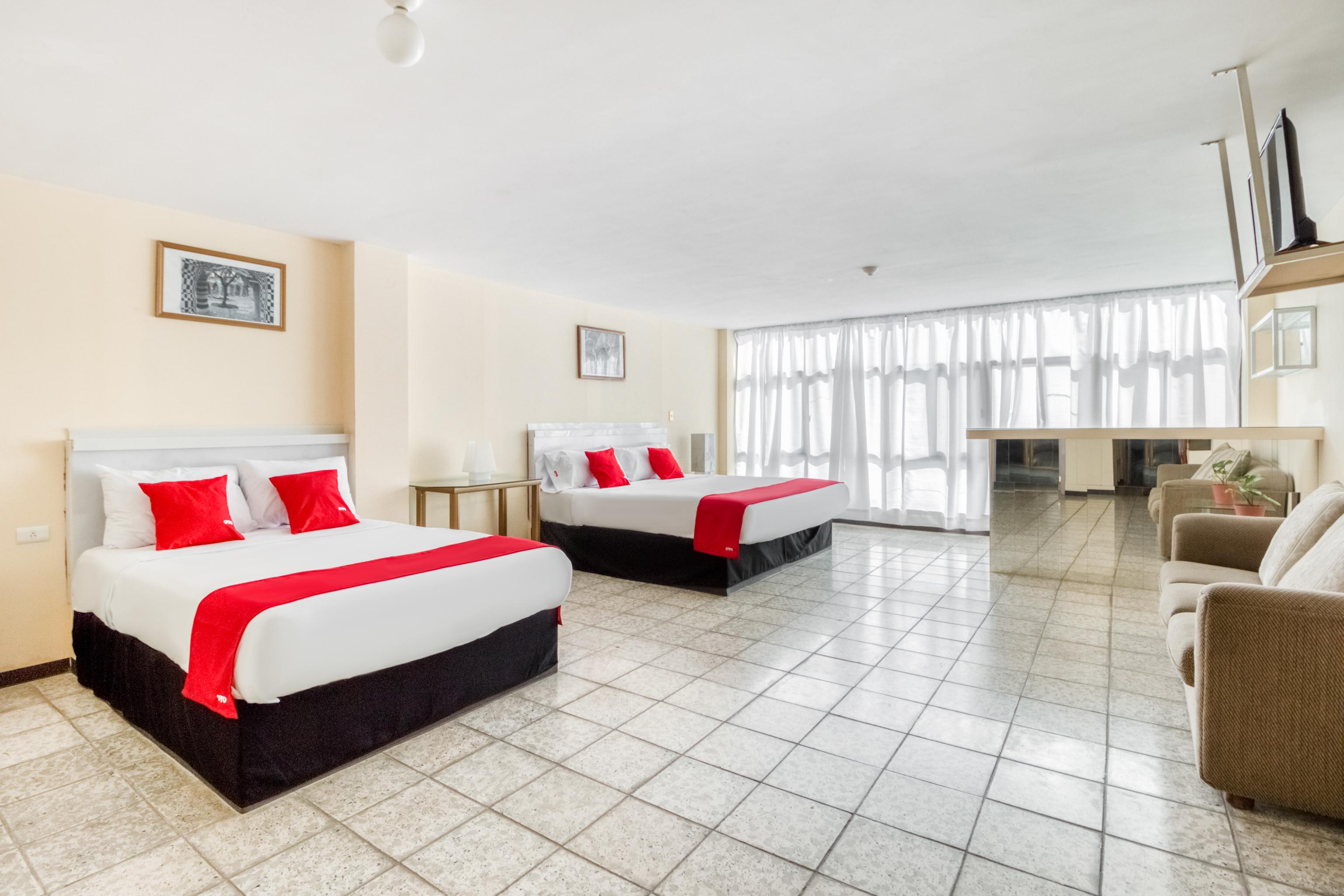 Hotel Oyo Del Llanito,